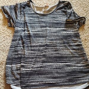 (CH) LuLaRoe Black and White Striped Short Sleeve Top